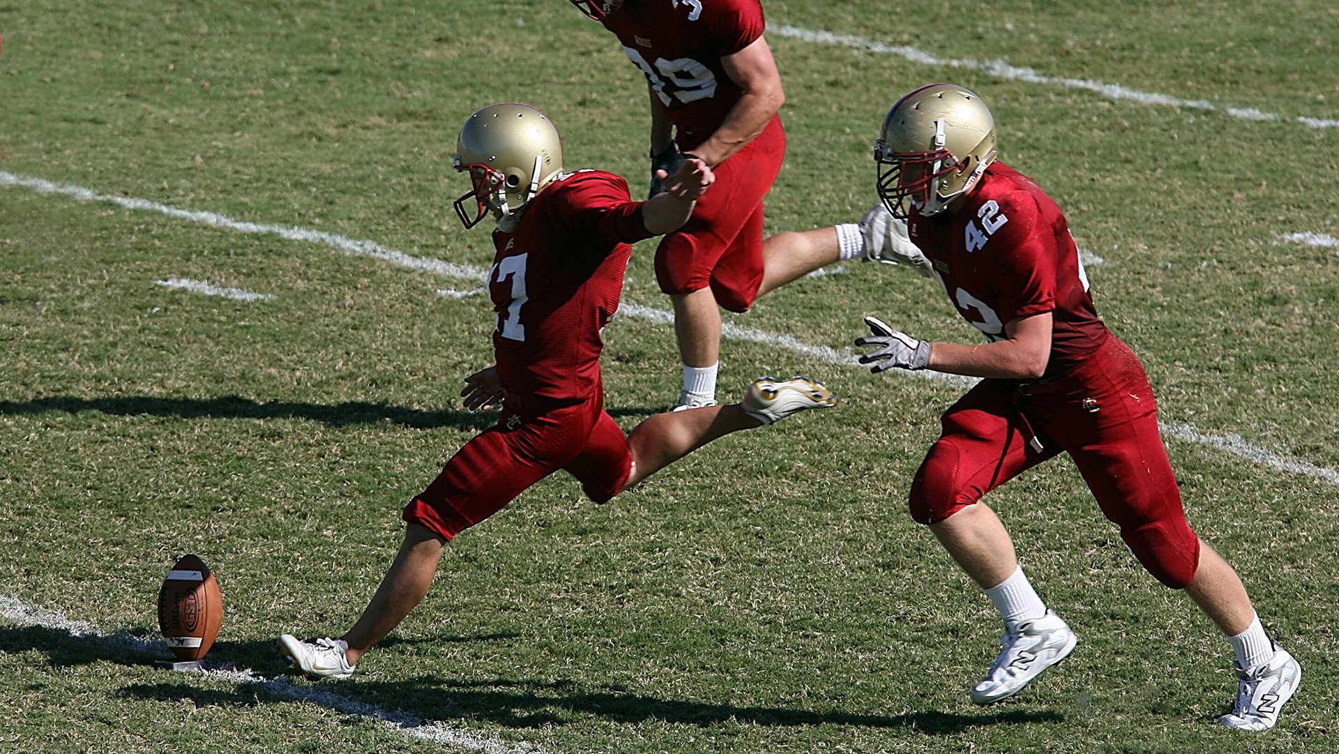 开云官网在线-_夜光灯光武术表演：灯火辉煌中的运动盛典_，武馆灯光